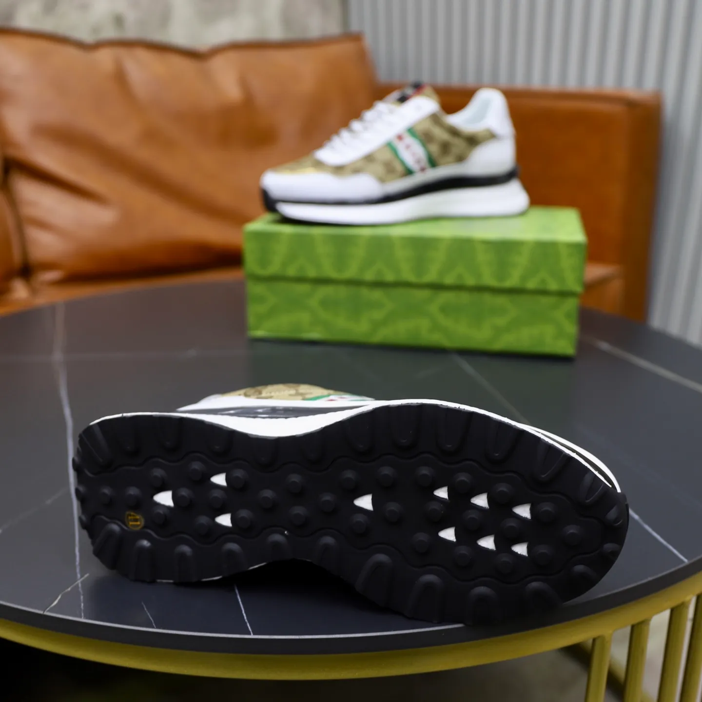 Ex-factory price: 462💰🙅‍♂️🙅‍♂️🙅‍♂️ Brand: GUCCI Standard code: 38-44 (45 customized) Grade: Same as the official website Material: Original material splicing Comfortable and breathable lining Lightweight and wear-resistant sports outsole Style category: Men's fashionable casual shoes Running sneakers Distinguished luxury brand elements Top luxury Color: actual picture color